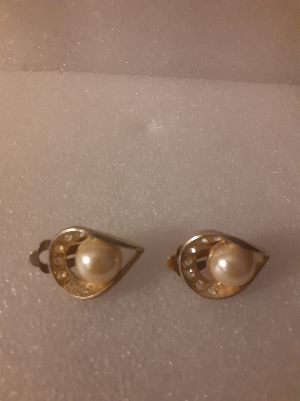 Vintage Elegant Gold Faux Pearl With Rhinestone Teardrop Clip-On Earrings